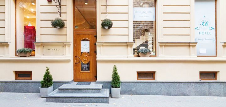 Двухместный номер Делюкс в отеле «Family Residence Boutique Hotel» во Львове. Зарезервировать номер по акции