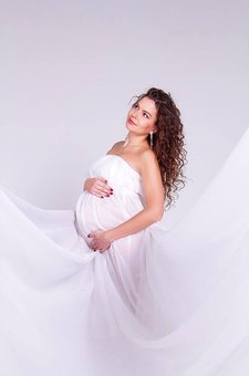 Фотосессия беременности в студии «BABY-BOX-STUDIO» в Киеве. Оплачивайте по скидке.