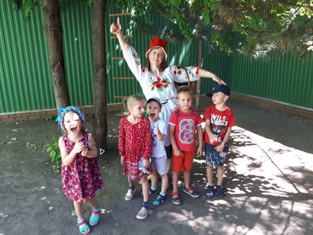 Games on the street in the Businki kindergarten in the Dnieper. Book your child at a discount.