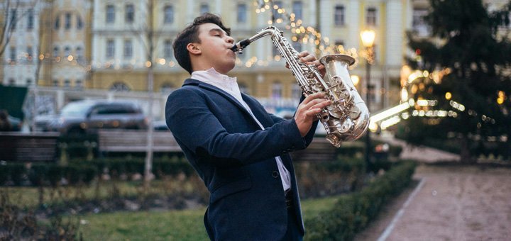 Музичний супровід весілля від саксофоніста Романа Борсука. Замовити зі знижкою