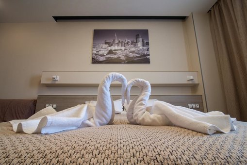 Украшение номера Сан-Франциско в отеле  12th Floor Apartments в Одессе 
