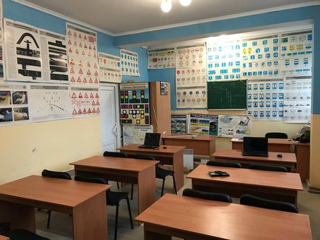 Навчальний клас в автошколі "Індикар" у Бердянську. Оплачуйте водійські курси зі знижки.