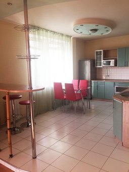 Кухня в апартаментах на бажана «wellcome 24» в києві. орендуйте зі знижкою.