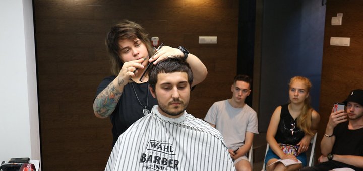 По акции коррекция бороды и стрижка в барбершопе Bench