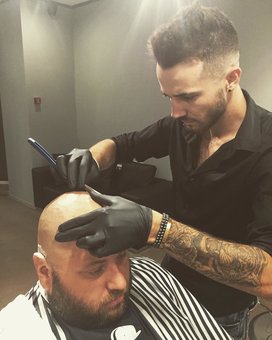 Straight razor shaving at the King's Man barbershop in Zaporozhye. Sign up for a discount.