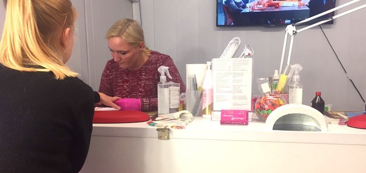 At a discount manicure with gel polish from beauty bar
