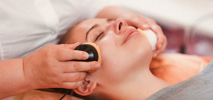 Чистка обличчя у центрі апаратної косметології «Anti Age» у Харкові. Робіть за знижкою.