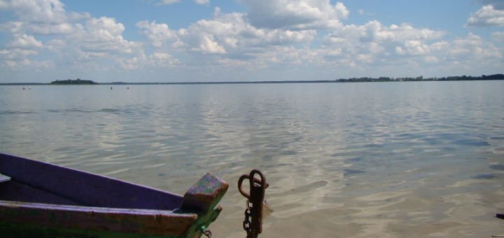 Sandy beach of the recreation center "Galitsky Dvir" in the village of Svityaz. Relax on the action.