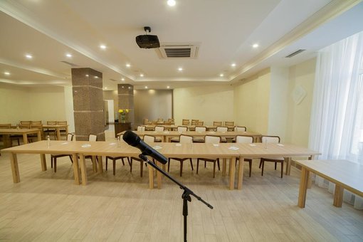 Зал для семінарів у «GrandOtradaHotel» в Одесі. Бронюйте по акції.