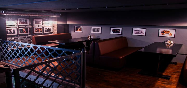 Зал в кафе-баре «River Pub» в Виннице. заказывайте меню и напитки по акции.