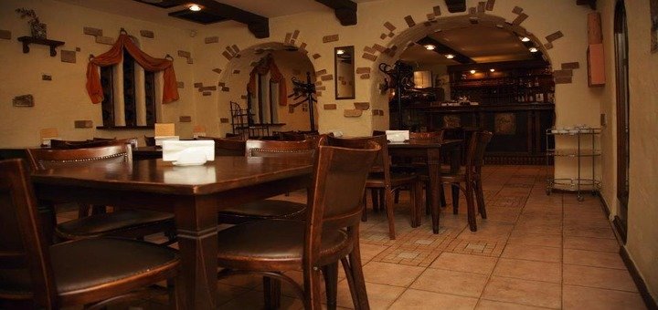 Зал ресторану «Osteria Pantagruel». Замовляйте столик зі знижкою