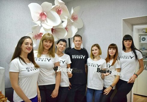 Команда мастеров в салоне красоты «Beauty Sfera» в Харькове. Записывайтесь со скидкой