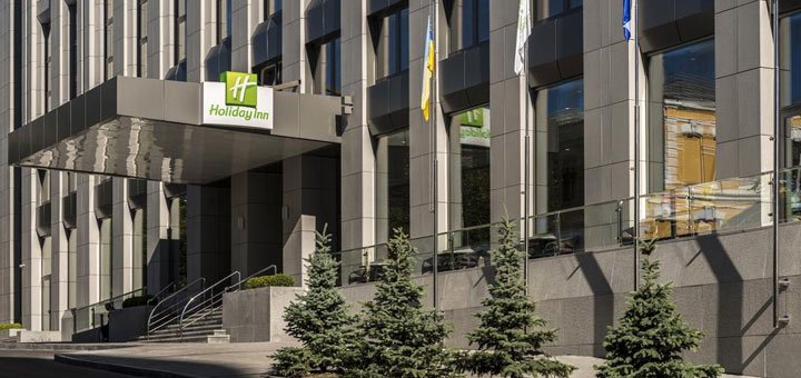 Отель «Holiday Inn» в Киеве. Забронировать номер со скидкой. Отели в центре Киева.