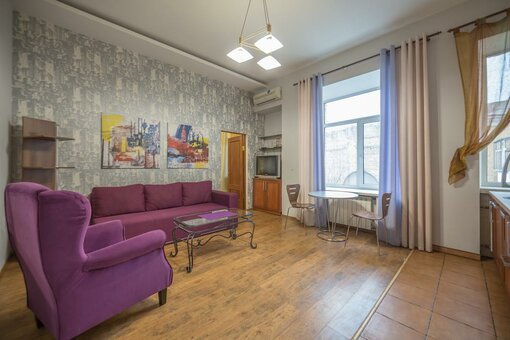 Apartment on sofievskaya 17 (kiev)