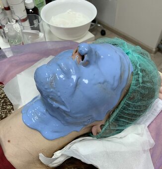 Альгинантная маска в студии косметологии «LaEsthetics» в Киеве. Записаться на процедуры со скидкой.