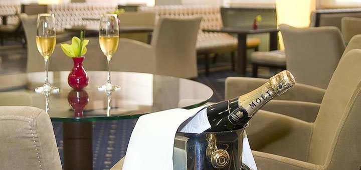 Ресторан в отеле «President Hotel» в Киеве. Забронировать номер в отеле «President Hotel» со скидкой. Отели в центре Киева.