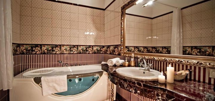 Room at the Royal Hotel De Paris in Kyiv. Book a room with a discount. Hotels in the center of Kyiv. Inexpensive hotel in Kyiv.