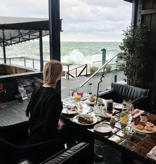 R1 restaurant пропонує знижку на меню