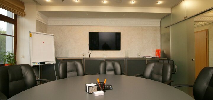 Discounts rent &quot;meeting room in the leonardo business center&quot;