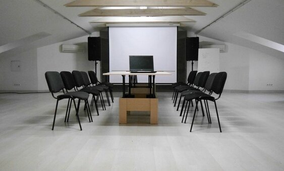Discounts rent &quot;super stylish attic in the art center&quot;
