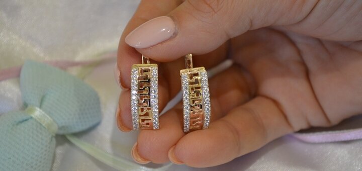 Gold earrings with stones in the «My Jeweler» online store. Buy at a discount.