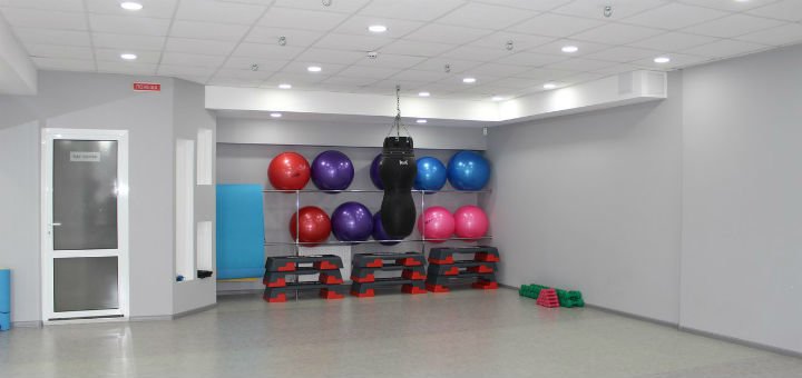 Фитнес зал в спорт-клубе «Fitness House» в Виннице. Покупайте абонементы на групповые занятия по скидке.