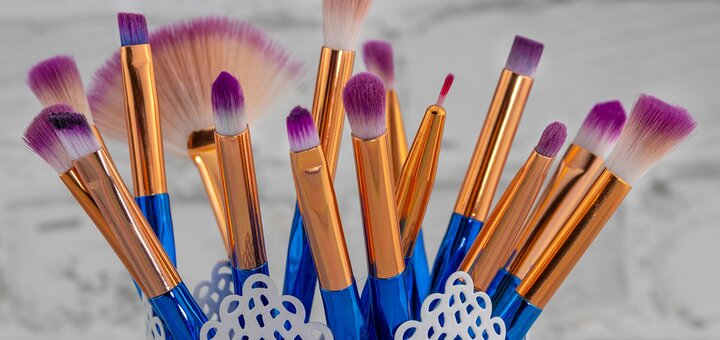 Discount on makeup from the beauty salon red square