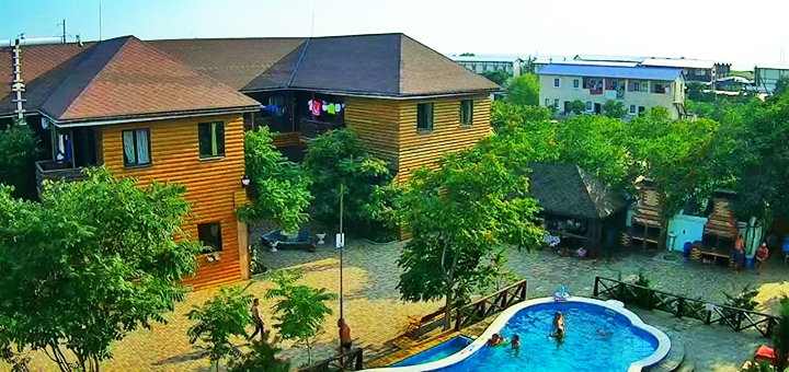 Swimming pool at the recreation center "Coral Island". Recreation center "Coral Island" in Kirrilovka. Inexpensive vacation at sea.