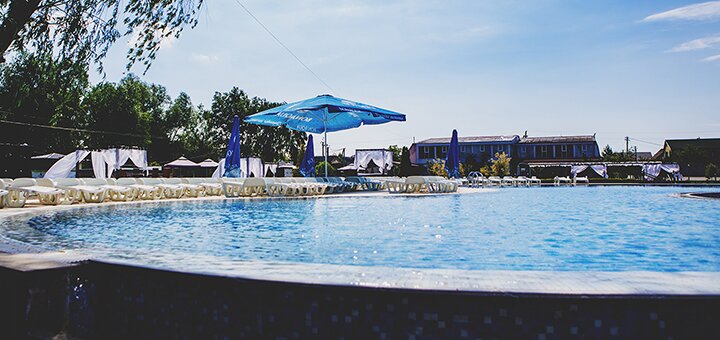 «Biruza Beach Club» - Пляжний комплекс в Києві. Плавай в басейні по скідке.1