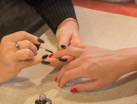 Manicure with gel polish coating in a beauty salon ів style chernivtsi. sign up for a gel polish on the action