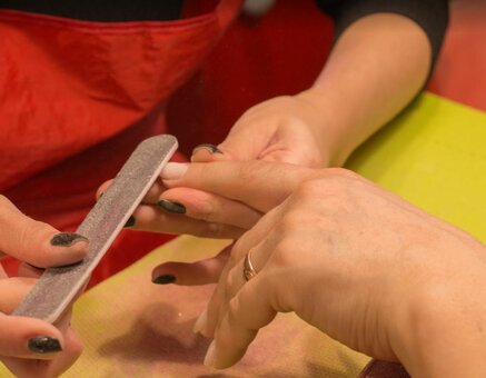 Combined manicure in a beauty salon ів style chernivtsi. sign up for a combined manicure for the promotion