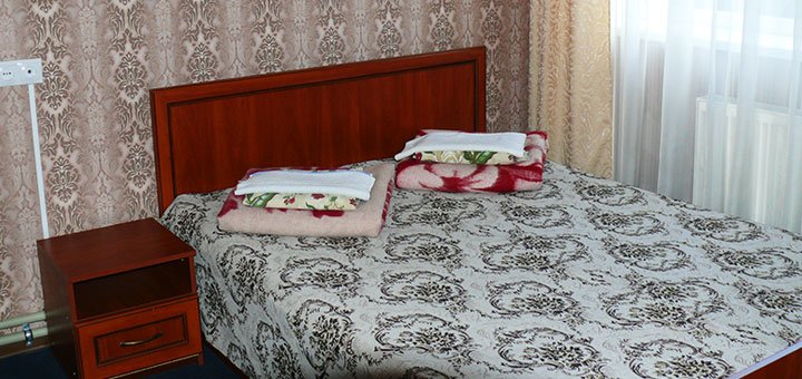 Номер на базе отдыха «Сосоновый Бор» в Новоселовке. Недорогой отдых в Днепре. Базы отдыха в Днепрвской области со скидкой.