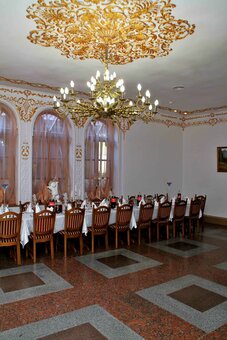 Банкетный зал в ресторане «Astoria» в Запорожье. Заказать банкет со скидкой.
