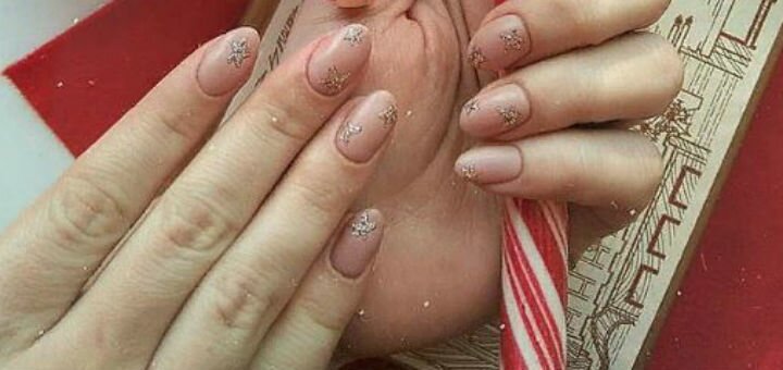 Delicate new year&#39;s manicure