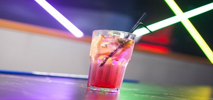 Discount drinks at luna hookah art bar