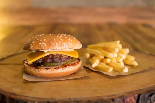 Discounts fast food restaurant &quot;brothers burger&quot;