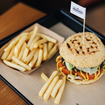 Low prices fast food restaurant &quot;brothers burger&quot;