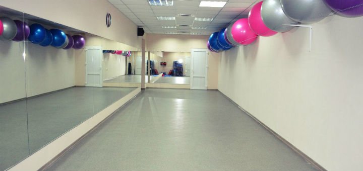 Fitness room in the &quot;champion&quot; club in odessa. buy subscriptions for group classes for the promotion.