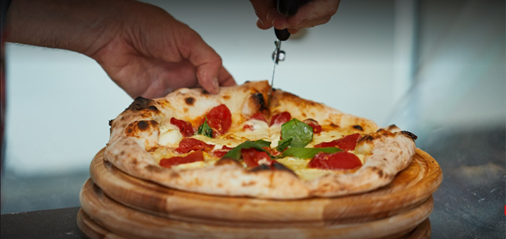 Discount big pizzas at the pizzeria &quot;buhari&quot;