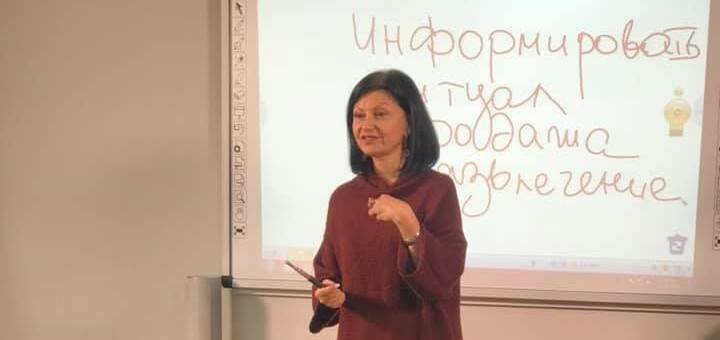 Викладач курсів громадських комунікацій Вікторія Яковлєва. Записатись по знижці.