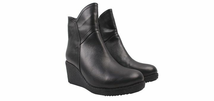 Leather boots at the Irene-accessories store. Buy at a discount.