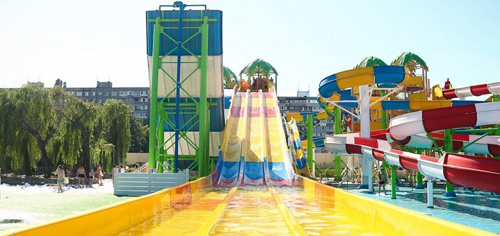 Водні атракціони і гірки в аквапарку «Happy Day» у Дніпрі. Купуйте дорослі і дитячі квитки зі знижкою.