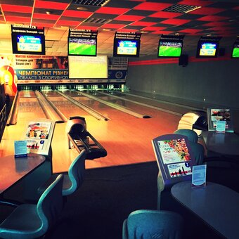 Bowling club "Khutir" in Rivne. Play bowling at a discount.