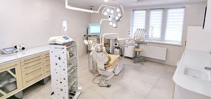 Протезування зубів в клініці «Європейський стоматологічний центр» в Києві. Записатися на прийом зі знижкою.