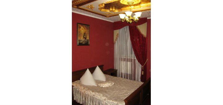 Room for newlyweds in the Green Dubrava hotel complex in Kopyly, Poltava region. Book rooms at a discount.