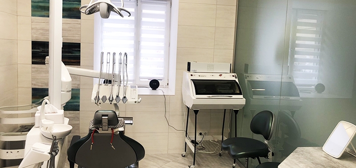 Стоматологічна клініка VR Dental. Записуйтеся на прийом по акції 1