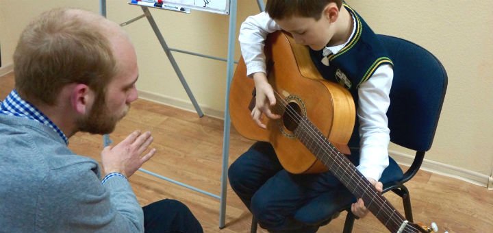Уроки игры на фортепиано в школе вокального искусства Муза Продакшн Валевской в Киеве. Записывайтесь на курсы по акции.