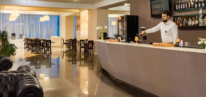Отель "ОК Одесса", лобби. Забронировать номер по акции.
