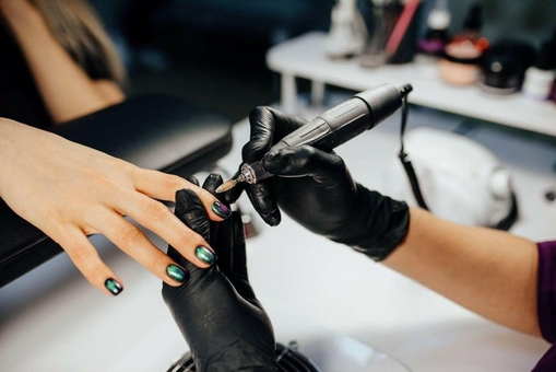 Manicure master Victoria Gordinskaya in Zaporozhye. With discount.