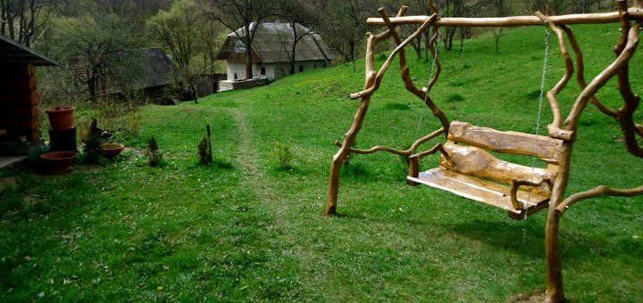 Private estate &quot;teremok&quot; in vyshka, transcarpathian region. book rooms in the carpathians for a promotion.